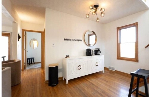 University Heights House | Melrose Place - Kinnick's Best Game Day Experience