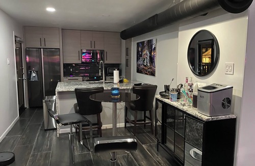 North Dallas Condo | “Melrose Place Style” Dallas Luxury Condo Rental. Poolside Living-Ideal Location