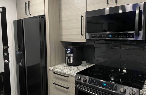 North Dallas Condo | “Melrose Place Style” Dallas Luxury Condo Rental. Poolside Living-Ideal Location