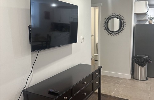 Oak Lane - East Oak Lane Apartment | Melrose Place!