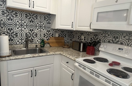 Oak Lane - East Oak Lane Apartment | Melrose Place!