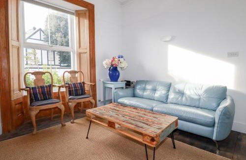 Maenporth House | Melvill House