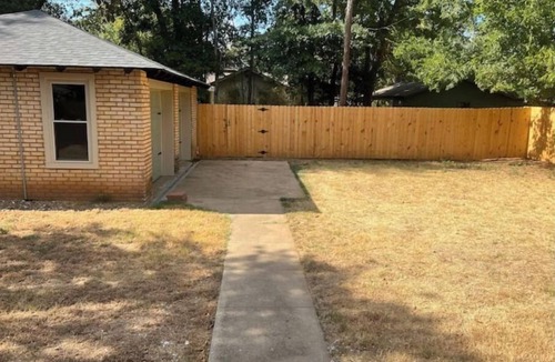 Jacksonville House | Melvin’s Place - newly renovated spacious 2 bdrm 1 bath home.