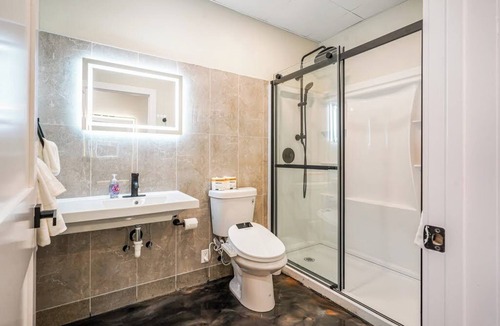 North Oakland Apartment | Melwood Suites Unit 104 Studio