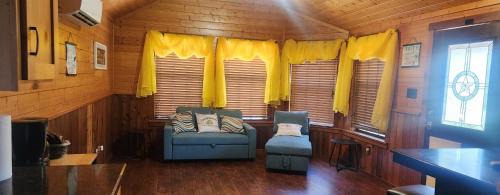 Pipe Creek House | MeMaws Country Cabin