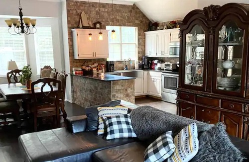 Edmond Other | MeMe's B&B in the Forest- Pool and Spa!