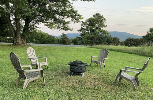 Decherd House | Meme's Place- 6 miles from The Caverns!