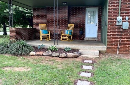 Decherd House | Meme's Place- 6 miles from The Caverns!