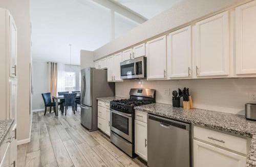 Spring Branch Central House | Memorial City Gem Sleeps 12 Fenced Yard