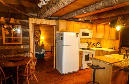 Todd Cabin | MEMORIAL DAY AVAILABLE! Creekside Comfort -2BR/2BA Creekside, Pets Allowed