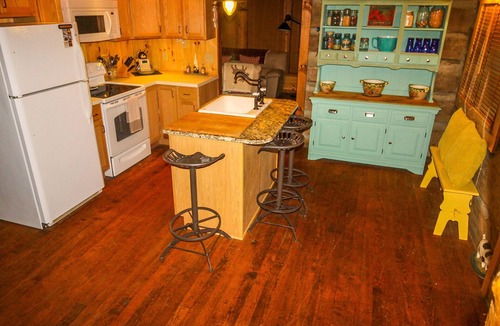Todd Cabin | MEMORIAL DAY AVAILABLE! Creekside Comfort -2BR/2BA Creekside, Pets Allowed