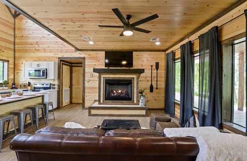 Golden Cabin | Memorial Day Hot Tub Waterfront Fishing