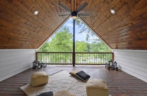 Golden Apartment | Memorial Day, Waterfront, Pets OK! Hot Tub, Firepit