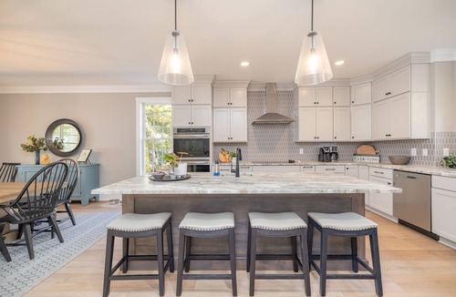 Macon House | Memorial Day weekend, book 3 nights at discounted rate get 4th night free.