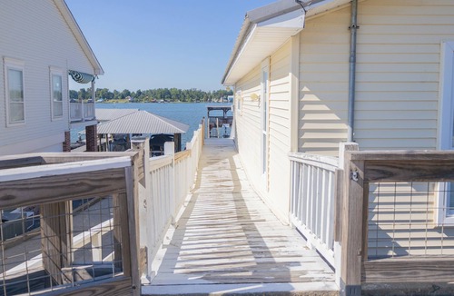Oscar Cottage | Memorial Day weekend open! Cheap rates on False River! Summer dates available!