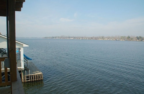 Oscar Cottage | Memorial Day weekend open! Cheap rates on False River! Summer dates available!