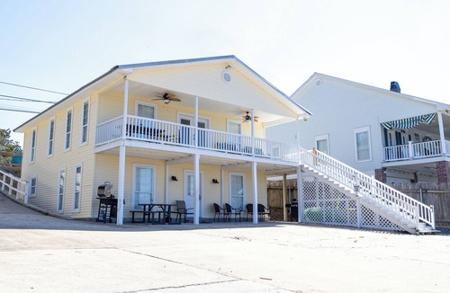 Oscar Cottage | Memorial Day weekend open! Cheap rates on False River! Summer dates available!