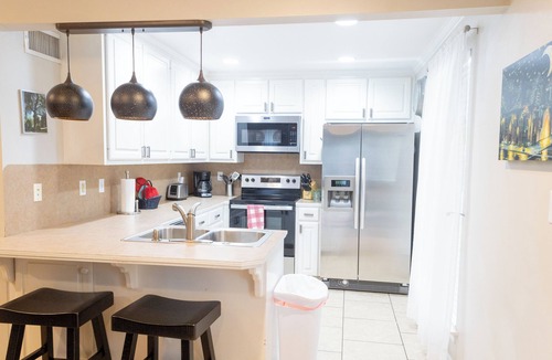 Oscar Cottage | Memorial Day weekend open! Cheap rates on False River! Summer dates available!