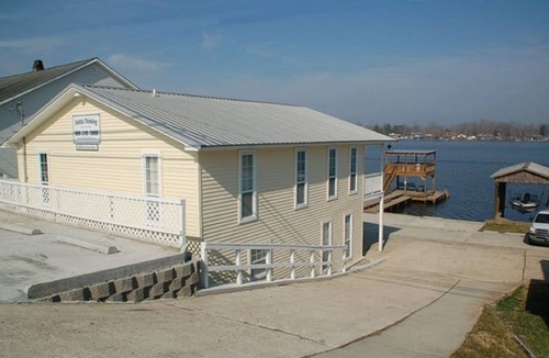 Oscar Cottage | Memorial Day weekend open! Cheap rates on False River! Summer dates available!