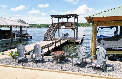 Oscar Cottage | Memorial Day weekend open! Cheap rates on False River! Summer dates available!