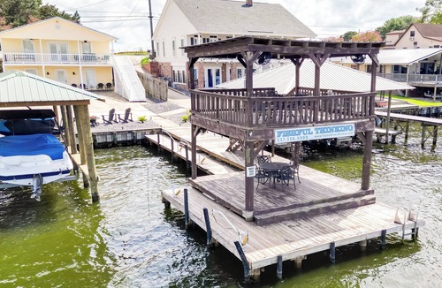 Oscar Cottage | Memorial Day weekend open! Cheap rates on False River! Summer dates available!