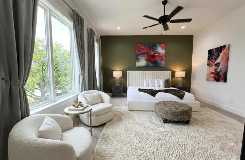 Spring Branch Central House | Memorial Rooftop Villa Gated Retreat with Terrace