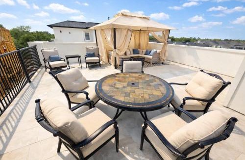 Spring Branch Central House | Memorial Rooftop Villa Gated Retreat with Terrace