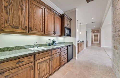 Denton Villa | Memorial Weekend Retreat Ranch View Pool & Gym 22 min to UNT 40min to Airport