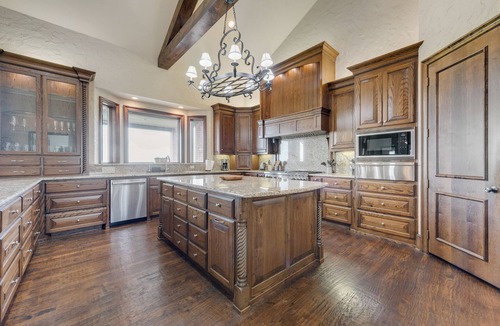 Denton Villa | Memorial Weekend Retreat Ranch View Pool & Gym 22 min to UNT 40min to Airport