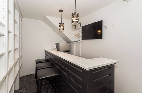 Muscatine Condo | Memories Made Condo in Historic Hotel Muscatine