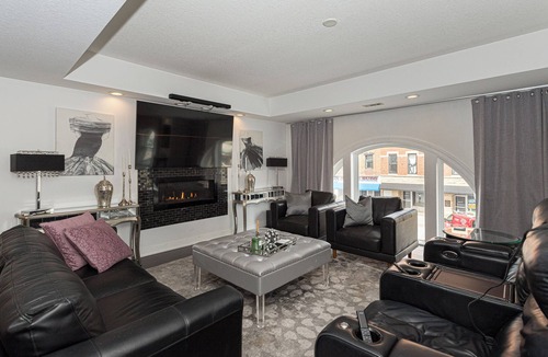 Muscatine Condo | Memories Made Condo in Historic Hotel Muscatine
