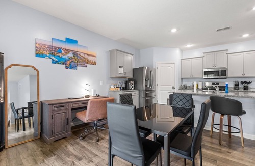 Southaven House | Memphis-Inspired 4BR Home w/Fireplace+Fast Wi-Fi+Close to all major attractions