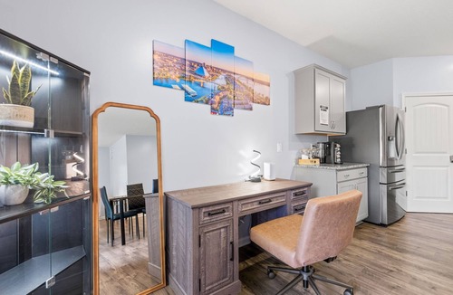 Southaven House | Memphis-Inspired 4BR Home w/Fireplace+Fast Wi-Fi+Close to all major attractions