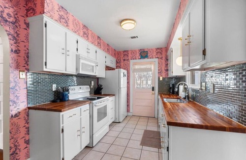 Vollintine-Evergreen House | Memphis Muses- 3BR Near Rhodes -Family Friendly