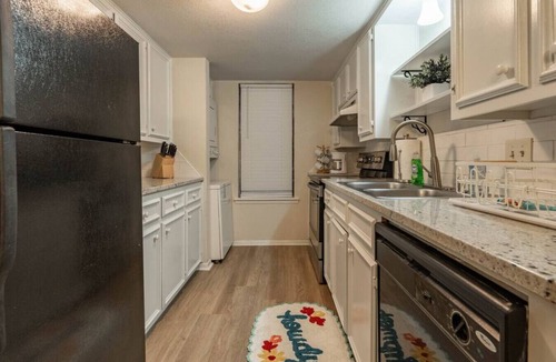 Raintree Apartment | Memphis Townhome - 2BR/1.5 bath - Pool
