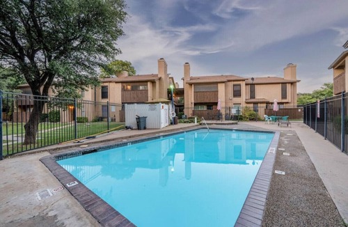 Raintree Apartment | Memphis Townhome - 2BR/1.5 bath - Pool