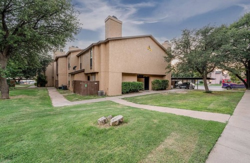 Raintree Apartment | Memphis Townhome - 2BR/1.5 bath - Pool