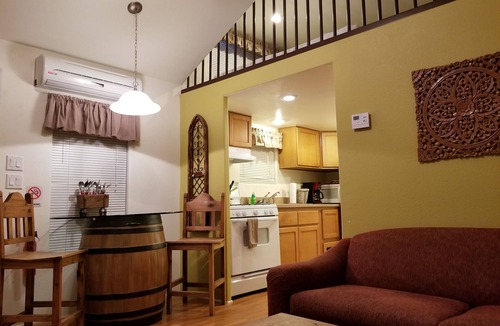 Fredericksburg Cabin | Mendelbaum Winery Guest Cabins