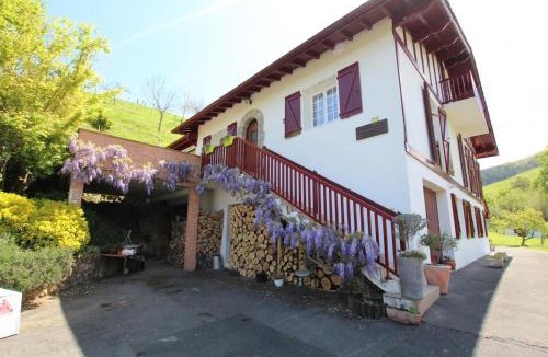 Uhart-Cize House | Mendi beheria bi