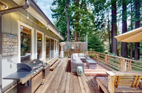 Mendocino House | Mendocino Cozy Cabin-Large Patio Grill & Garden
