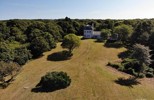 Chilmark House | Menemsha Pond waterfront Available July 21 till 1 August, Sept ,Oct 2025