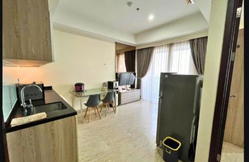 Cikini Apartment | MENTENG PARK EMERALD SPACIoUS 2BEDROOM APARTMENT WITH BEAUTIFUL BALCONY SUPER COMFORTABLE HOTEL GRADE AMENITIES 57SQM 6 PAX