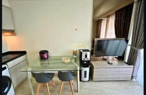 Cikini Apartment | MENTENG PARK EMERALD SPACIoUS 2BEDROOM APARTMENT WITH BEAUTIFUL BALCONY SUPER COMFORTABLE HOTEL GRADE AMENITIES 57SQM 6 PAX