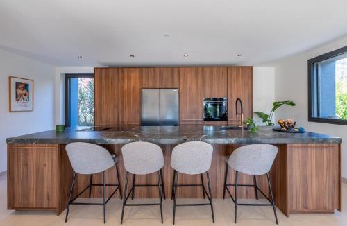 Menthon-Saint-Bernard Villa | MENTHON- Villa W Architecte 2 pas du lac by LLA SELECTIONS