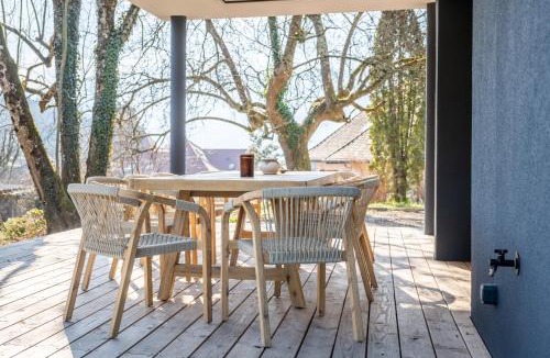 Menthon-Saint-Bernard Villa | MENTHON- Villa W Architecte 2 pas du lac by LLA SELECTIONS