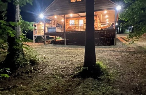 Fort Payne Cabin | Mentone; HIKING; DeSoto Falls; Mentone; Lookout Mtn; Hot tub,fire-pit.