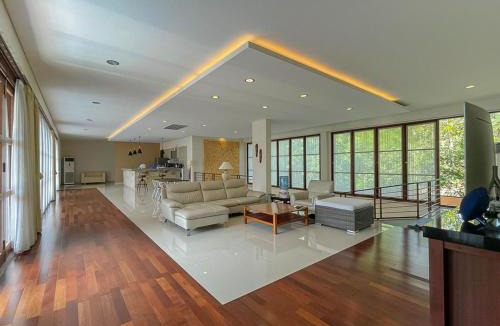 Senggigi Villa | Merbau Luxurious Villa Senggigi by The Lavana - 5 Bedroom Villa