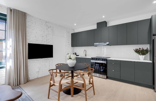 Griffintown Apartment | Mercer- 2Beds Queen Ensuite- Free Parking