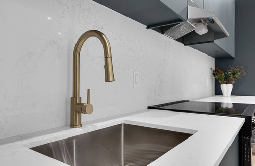 Griffintown Apartment | Mercer- 2Beds Queen Ensuite- Free Parking