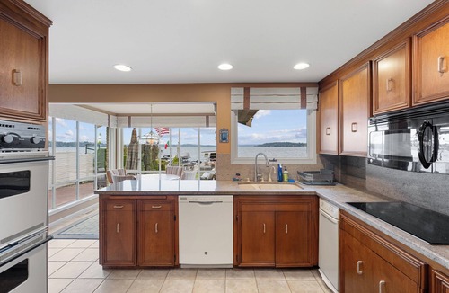Mercer Island House | Mercer Island Waterfront Oasis